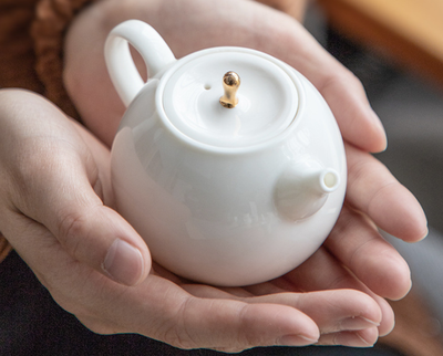 2 Types white ceramic teapot